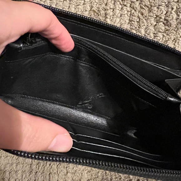 Gucci Black Zip Around Wallet! - Picture 10 of 11